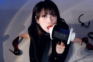 娇妻黑色紧身衣超诱人的跪舔（23.05.03~3）